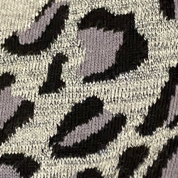 Renuar (Montreal) women’s size small Gray Knit Top with star - Picture 14 of 14